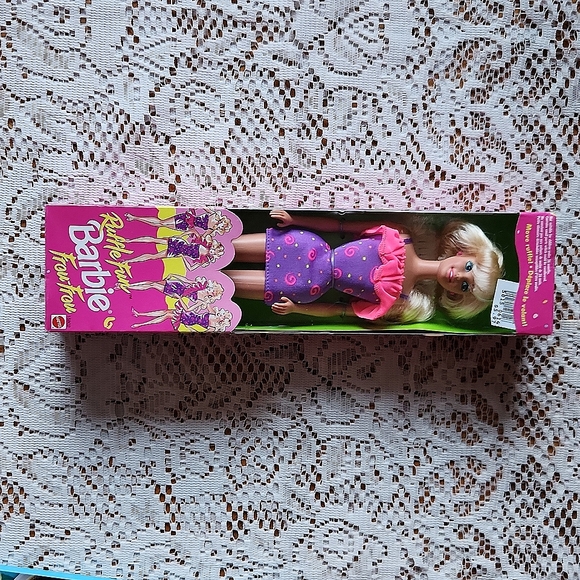 RARE Barbie 1994 Mattel Ruffle Fun Barbie Doll #15802 New In Box. - Picture 2 of 4